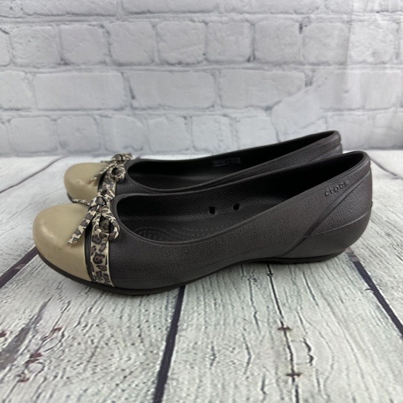 Crocs Womens 5 Brown Tan Bow Tie Flats‎ - Picture 3 of 8